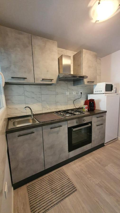 Appartement Neuf Dans Maison Villargondran Exterior photo